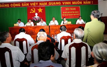 Phó Thủ tướng Thường trực Chính phủ tiếp xúc cử tri tỉnh Long An
